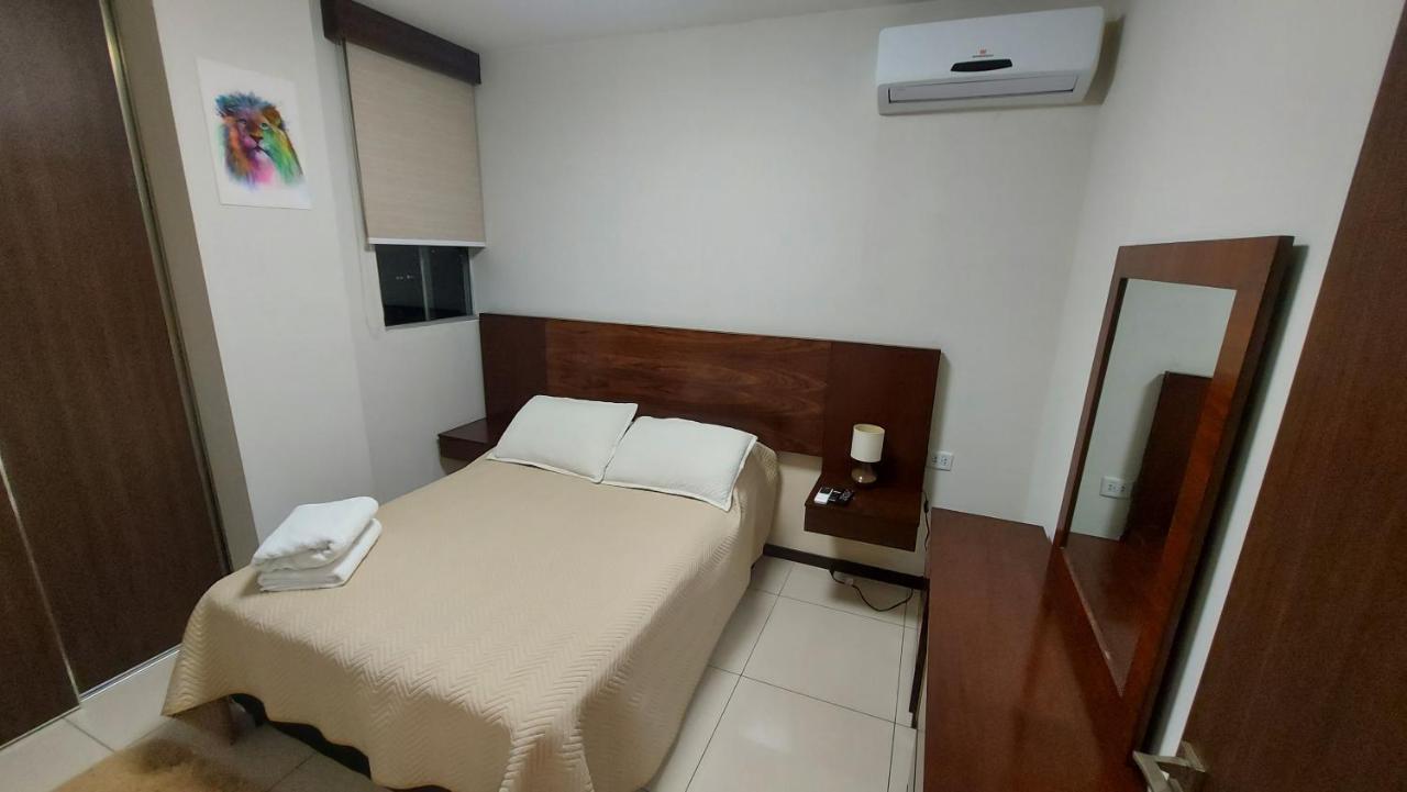 Hermoso Y Unico Apartamento Moderno, En Pleno Centro De Santa Cruz, Con Netflix Wi-Fi De 60 Mb, Estacionamiento Gratis Y Ac En Todos Los Ambientes Santa Cruz de La Sierra Exterior foto