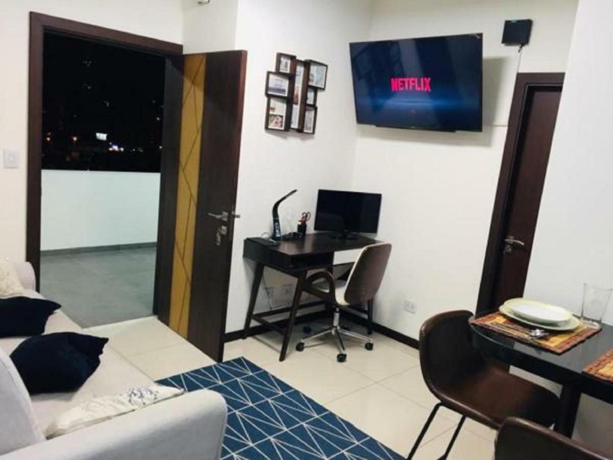 Hermoso Y Unico Apartamento Moderno, En Pleno Centro De Santa Cruz, Con Netflix Wi-Fi De 60 Mb, Estacionamiento Gratis Y Ac En Todos Los Ambientes Santa Cruz de La Sierra Exterior foto